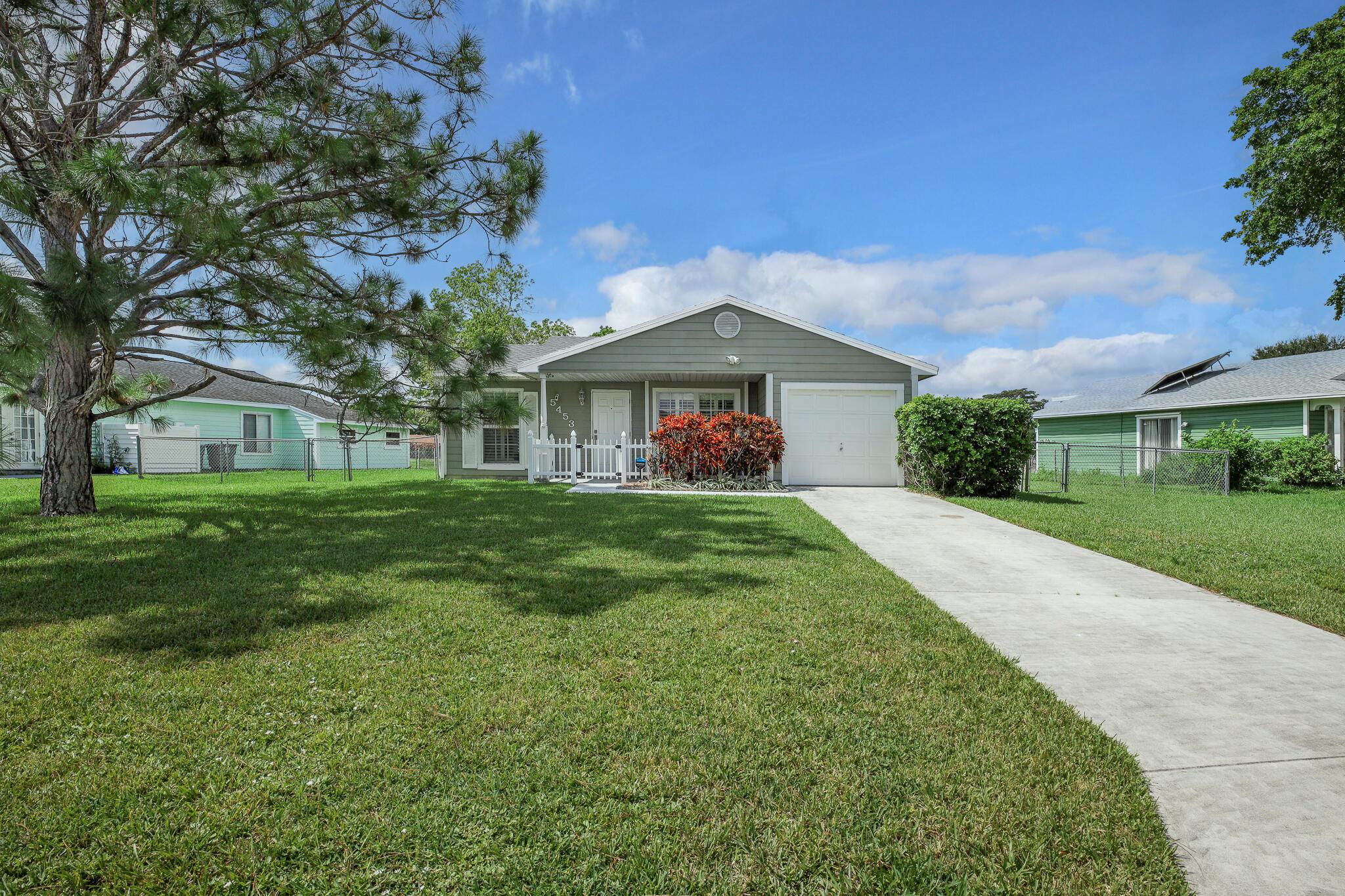 Courtney Cir, Boynton Beach, FL 33472