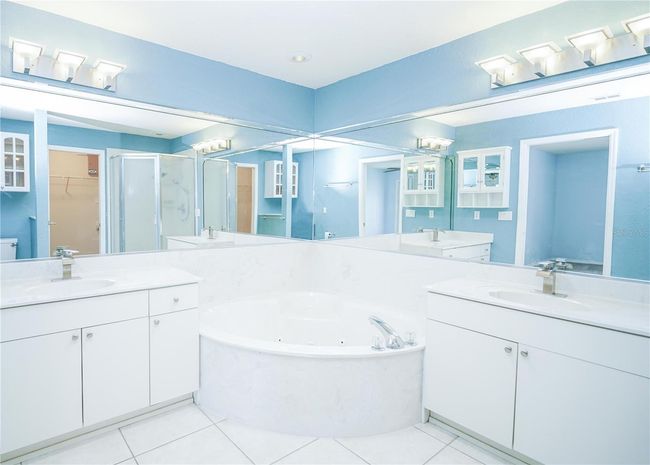 Primary bath | Image 36