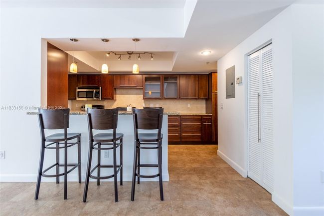 APT-101 - 50 Ocean Lane Dr, Condo with 3 bedrooms, 2 bathrooms and null parking in Key Biscayne FL | Image 11