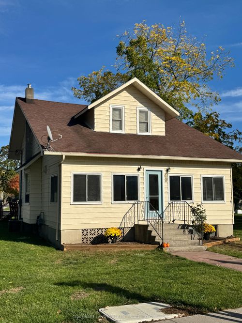 49 Consecon St, Wellington, ON, K0K3L0 | Card Image