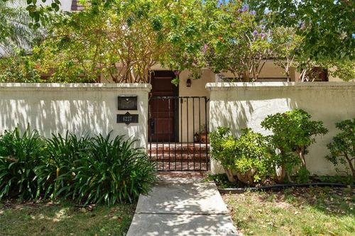 6227 Randi Ave, Woodland Hills, CA, 91367-1931 | Card Image