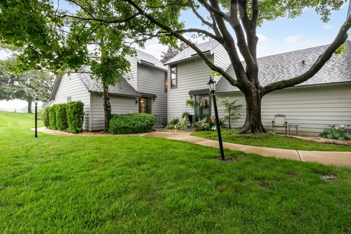 736-736 Glen Way, Gurnee, IL, 60031-3127 | Card Image