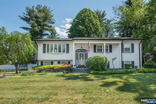 31 Grover Dr, Wayne, NJ, 07470-3830 | Card Image