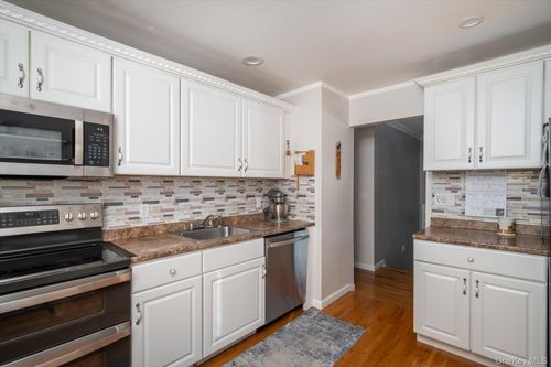 231 3rd St, Lindenhurst, NY, 11757-1408 | Card Image