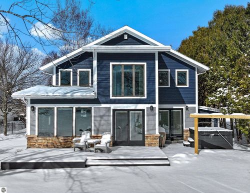 609 Lake Shore Dr, Cadillac, MI, 49601-1744 | Card Image