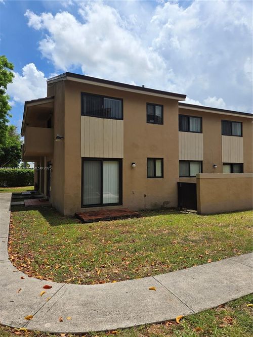 12-15425 Sw 80th St, Miami, FL, 33193-2611 | Card Image