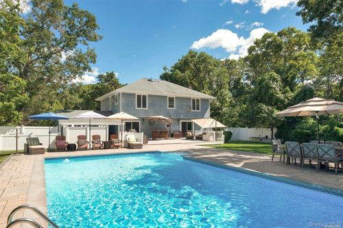 16 Norbury Rd, Hampton Bays, NY, 11946-2910 | Card Image