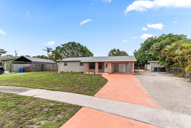 3690 Sw 23 Rd Ct, House other with 3 bedrooms, 2 bathrooms and null parking in Fort Lauderdale FL | Image 4