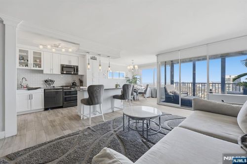 6 Horizon, Fort Lee, NJ, 07024 | Card Image