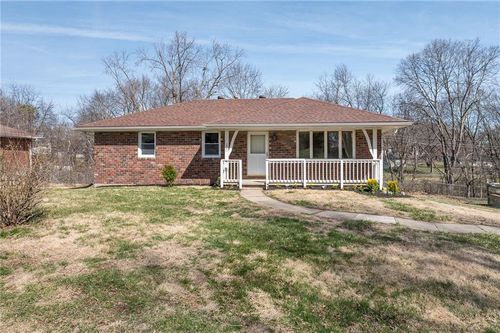220 Kennedy Dr, Gower, MO, 64454-9121 | Card Image