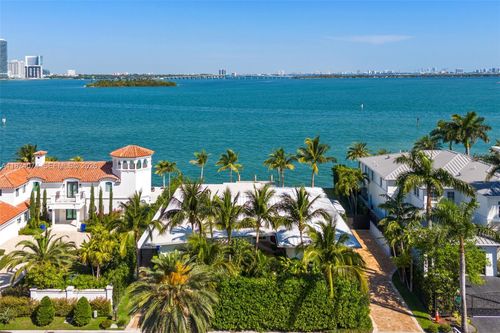 1011 N Venetian Dr, Miami Beach, FL, 33139-1016 | Card Image