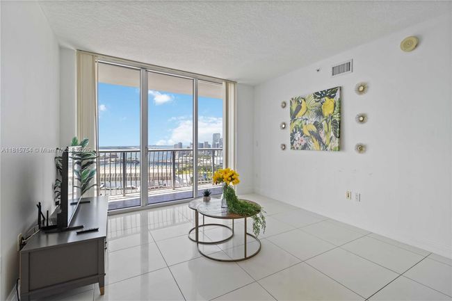 APT-4604 - 1750 N Bayshore Dr, Condo with 1 bedrooms, 1 bathrooms and null parking in Miami FL | Image 4