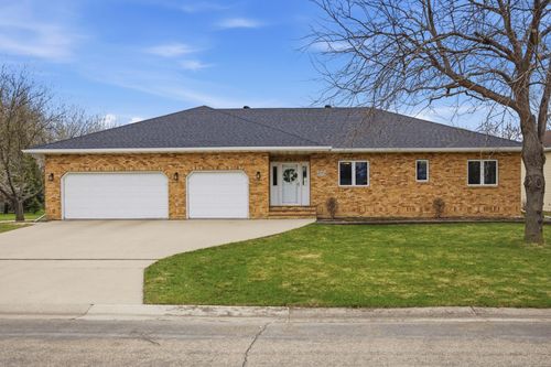 4054 S Rivershore Dr, Moorhead, MN, 56560-5625 | Card Image