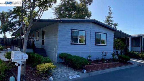 29501 Sandburg Way, Hayward, CA, 94544-6453 | Card Image
