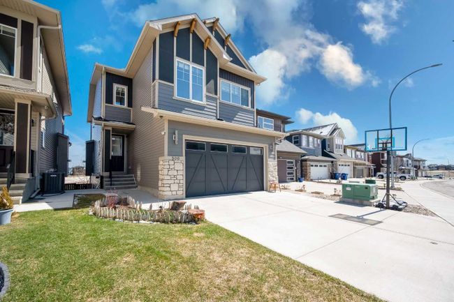 300 Corner Meadows Manor Ne, Home with 6 bedrooms, 5 bathrooms and 4 parking in Calgary AB | Image 2