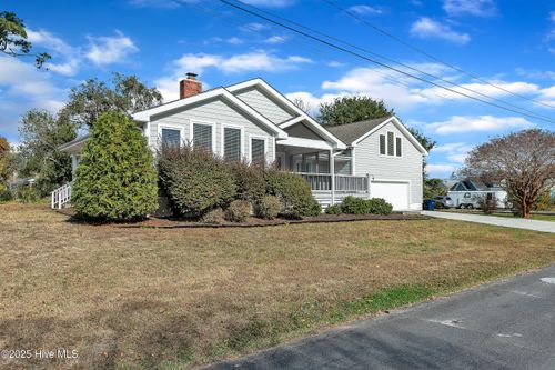 213 Mansfield Pkwy, Morehead City, NC, 28557-2721 | Card Image