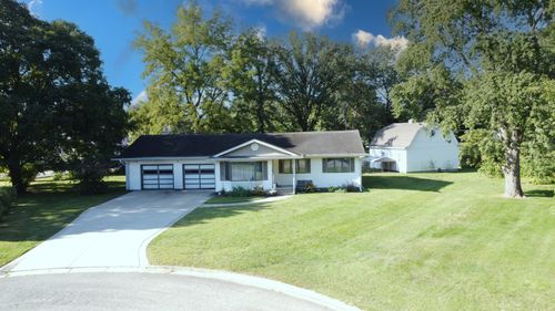 911 E Locust St, Watseka, IL, 60970-1818 | Card Image