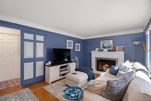 9101 Ball St, Plymouth, MI, 48170-4003 | Card Image