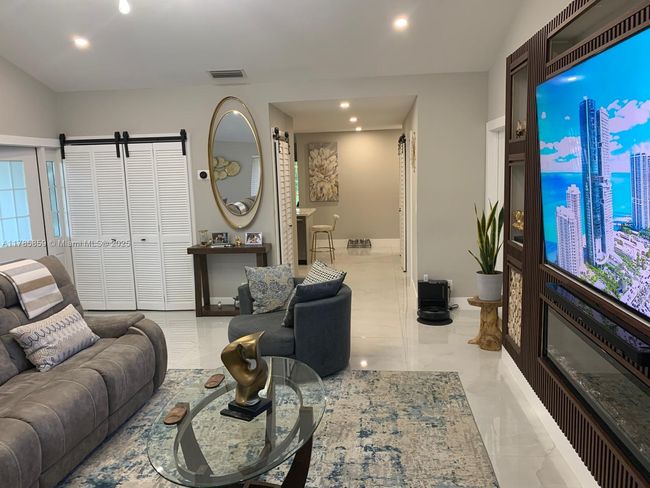 8271 - 8271 Sw 39 Th Ct, House other with 3 bedrooms, 2 bathrooms and null parking in Davie FL | Image 8