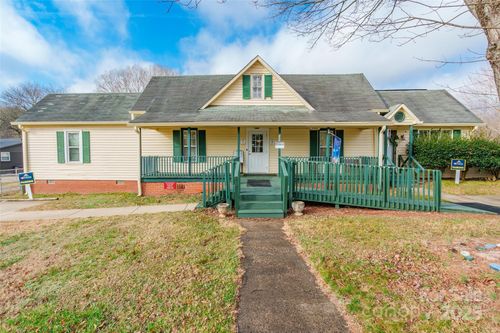 547 N Oakland Ave, Statesville, NC, 28677-3849 | Card Image