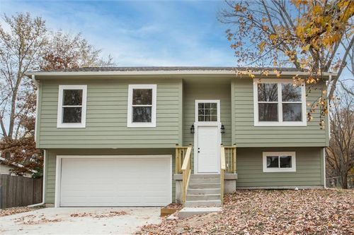 1104 Ne Columbus St, Lee's Summit, MO, 64086-3018 | Card Image