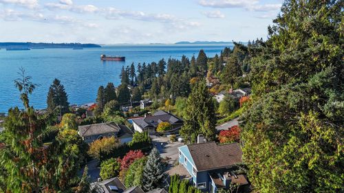 3381 Mathers Ave, West Vancouver, BC, V7V2K6 | Card Image