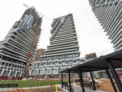 1439 - 20 Inn On The Park Dr, Condo with 1 bedrooms, 2 bathrooms and null parking in North York ON | Image 2