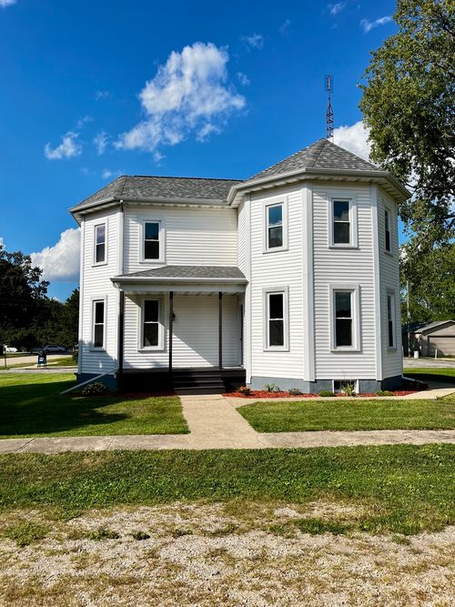 403 Uncas St, Tonica, IL, 61370-9606 | Card Image