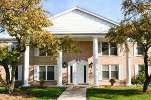 937 W Heritage Ct, Mequon, WI, 53092-6082 | Card Image