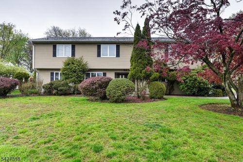 52 Ashburn Rd, Wayne, NJ, 07470-2643 | Card Image