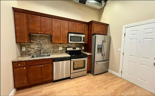 814 Main St, Cincinnati, OH, 45202-2111 | Card Image