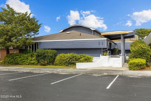 208 Penny Ln, Morehead City, NC, 28557-4305 | Card Image