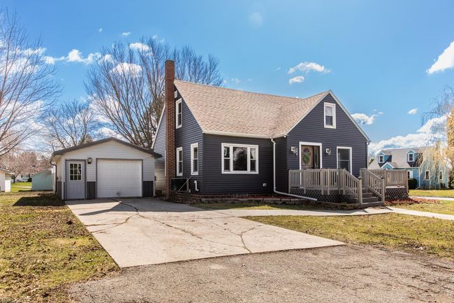 Front/Driveway | Image 4