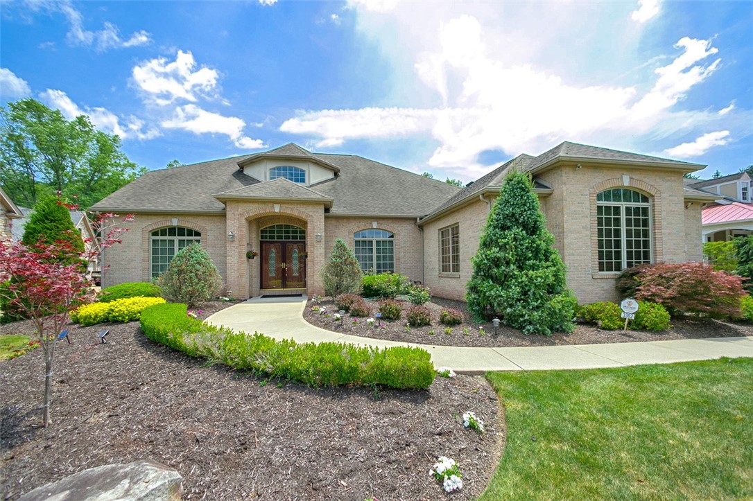 Gina Lynne Ct, Murrysville, PA 15668