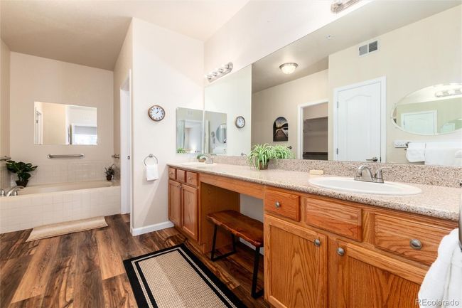 Ensuite 5-piece bath | Image 25