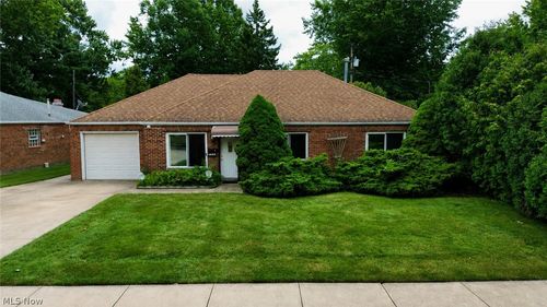 27390 Markbarry Ave, Euclid, OH, 44132-2110 | Card Image