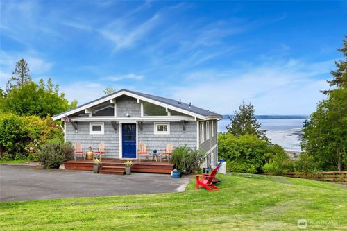 8214 Nob Road, Clinton, WA, 98236 | Card Image