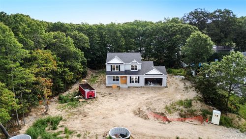 35 Evergreen Ave, Port Jefferson Station, NY, 11776-1046 | Card Image