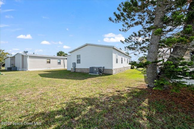 641 Hyacinth Cir, House other with 2 bedrooms, 2 bathrooms and null parking in Barefoot Bay FL | Image 25