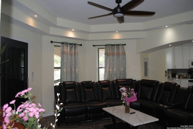 4337 Throne, House other with 4 bedrooms, 4 bathrooms and null parking in Von Ormy TX | Image 10