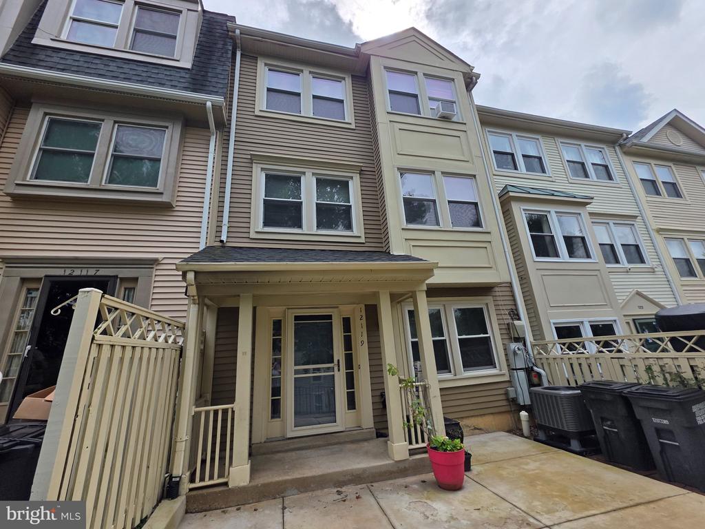 Residential Lease in WOODBRIDGE 3