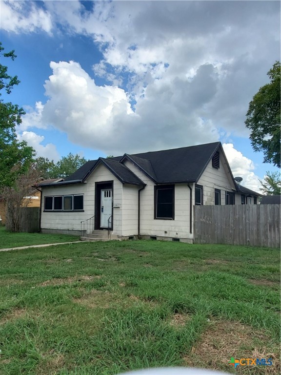 Sabine St, Victoria, TX 77901
