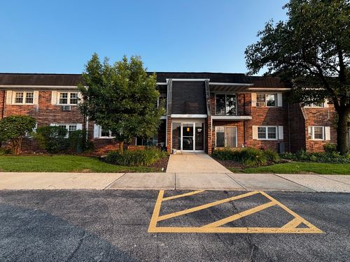 apt-3-2427 Ogden Ave, Downers Grove, IL, 60515-1747 | Card Image