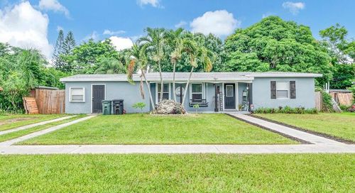 131 Se Castana Ct, Port St. Lucie, FL, 34983-8428 | Card Image