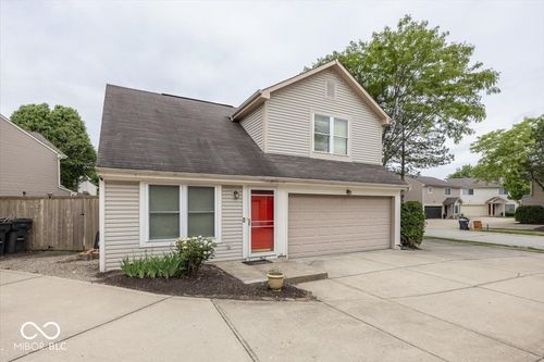 637 Cembra Dr, Greenwood, IN, 46143-7692 | Card Image