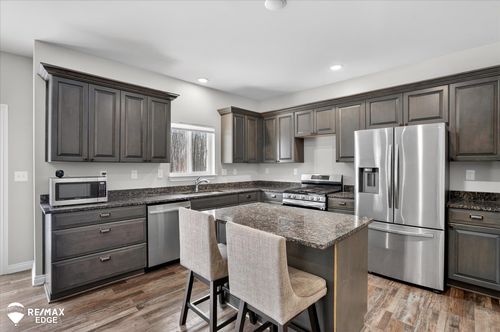 8224 Peninsula Cir, Grand Blanc, MI, 48439-7266 | Card Image