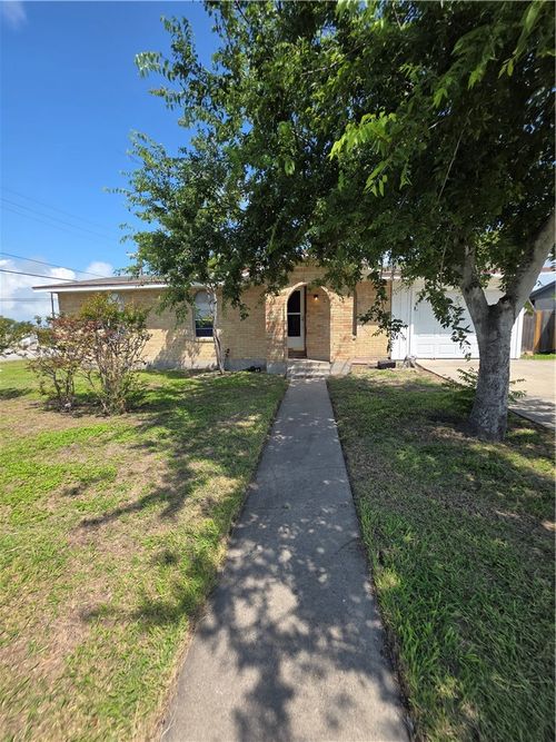 1001 Northcliff Dr, Portland, TX, 78374-1918 | Card Image