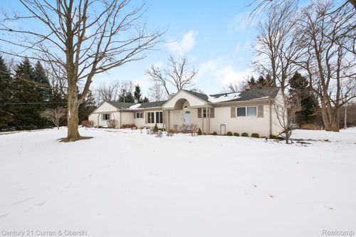 21412 Holmbury Rd, Northville, MI, 48167-1020 | Card Image