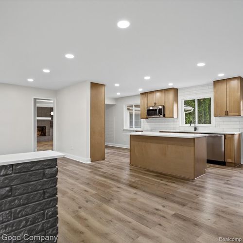 32 Shagbark Dr, Rochester Hills, MI, 48309-1813 | Card Image