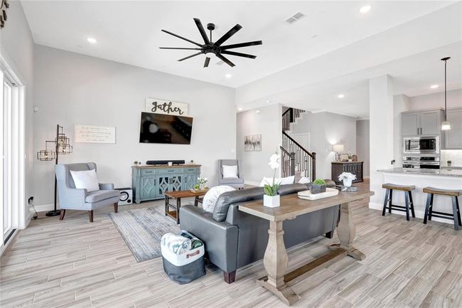 Large living space to fit any furniture set | Image 22